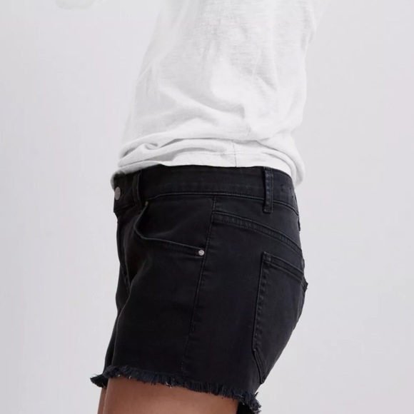 VELVET By Graham & Spencer Cindy Frayed Hem Boyfriend Shorts Coal - Picture 2 of 9